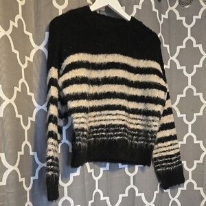 New Universal Threads Womens Striped Black and Cream Women's Sweater